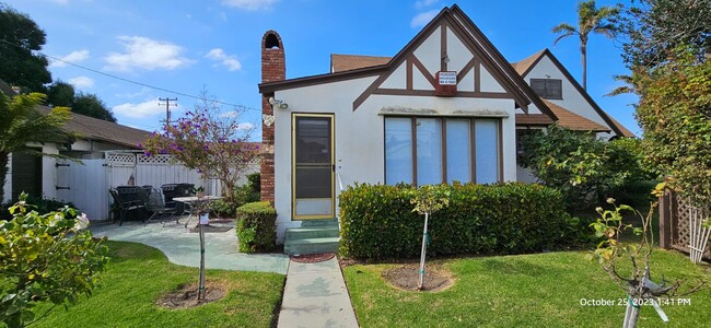 Foto del edificio - Centrally Located One-of-a-Kind Historic T...