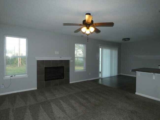 Foto del edificio - Beautiful Town Home!