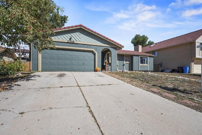 Building Photo - "Spacious 5-Bedroom Haven with 3 Full Bath...