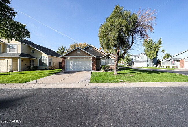 Foto del edificio - 214 S Rush Cir E