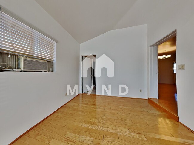 Building Photo - 2214 E Monterosa St