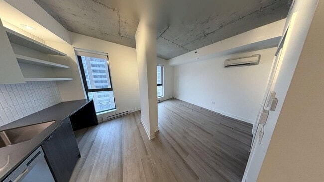 Interior Photo - 170 René-Lévesque