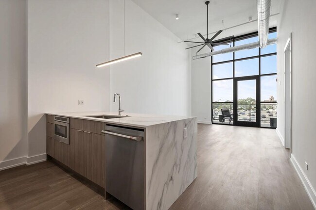 Foto del edificio - 728 Waukegan Rd