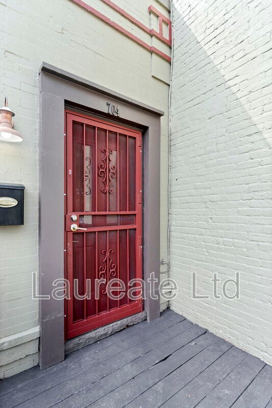Building Photo - 712 E 1st Ave