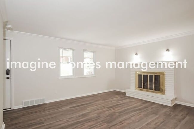 Building Photo - Fully Renovated 3 Bed 1 Bath Home in Monro...