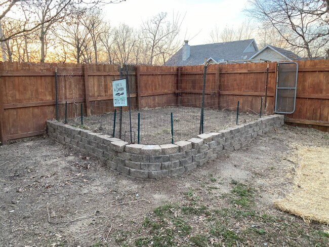 Building Photo - 1825 Mountain Ash Dr