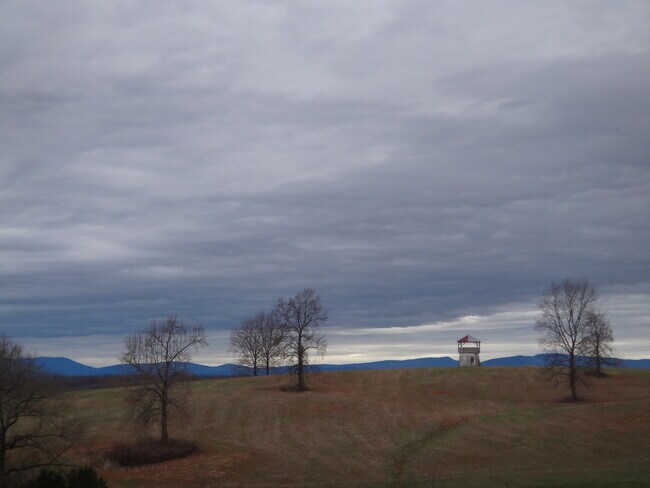 Foto del edificio - 8688 Lees Ridge Rd