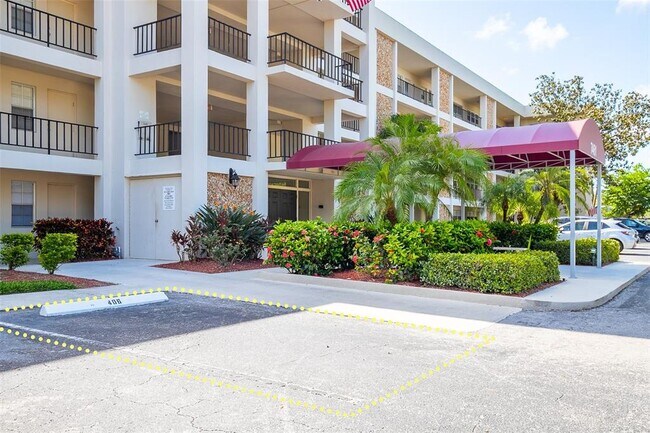 Foto del edificio - 7461 W Country Club Dr N