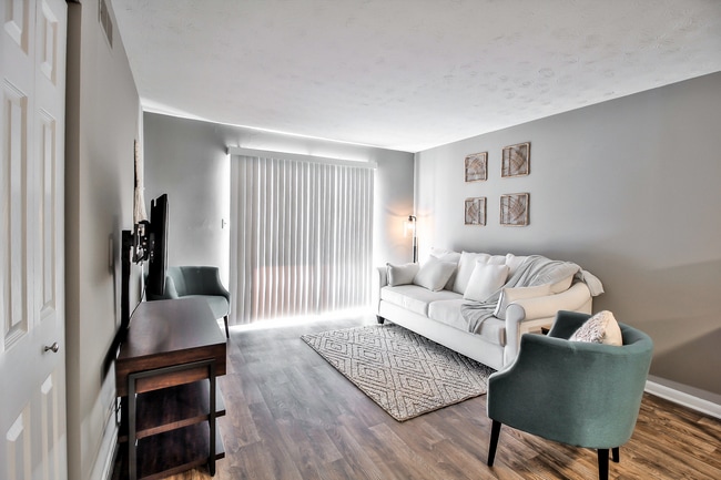 Living Room-01.jpg - Hideaway