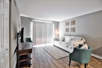 Living Room-01.jpg - Hideaway
