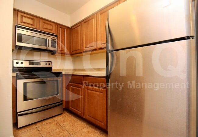 Building Photo - 1810 E Blacklidge Dr