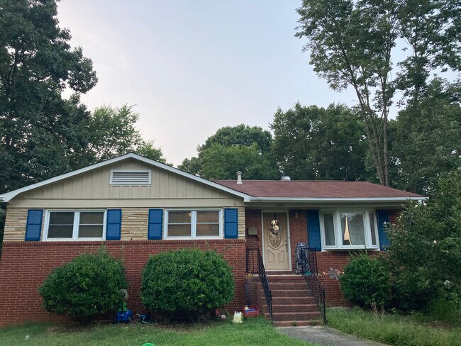 Building Photo - 7208 Rockledge Dr