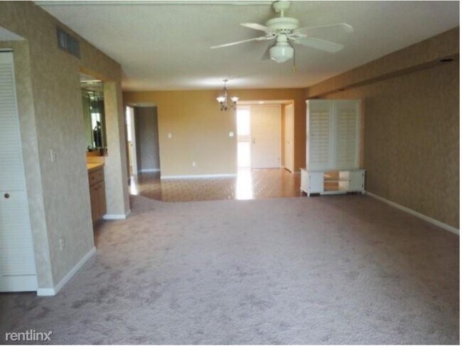 Building Photo - 2 br, 2 bath Condo - 16141 Blatt Blvd