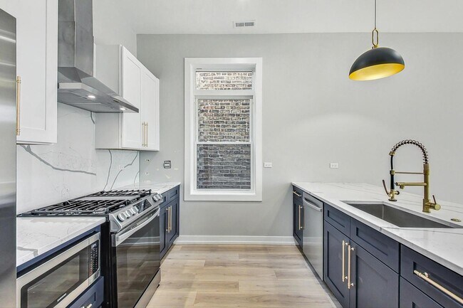 Foto del edificio - 1535 N Maplewood Ave