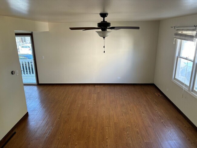 Building Photo - 2 Bedroom Condo in Bloomingdale