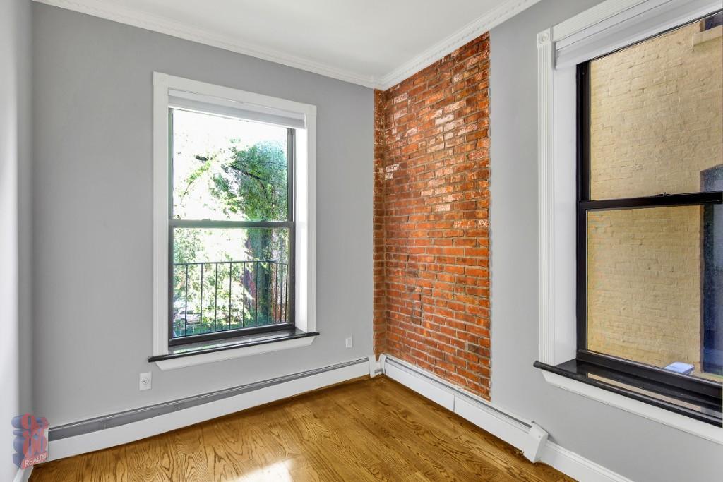 Primary Photo - 15 W 103rd St