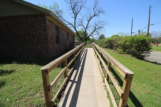 Building Photo - 800 Carter St