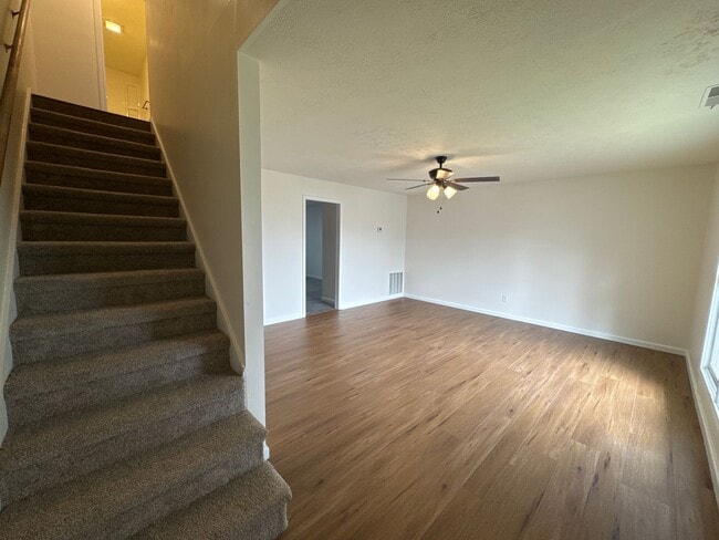 Building Photo - Lakeview Drive