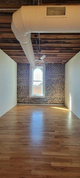 Foto del edificio - 201 E Chambers St