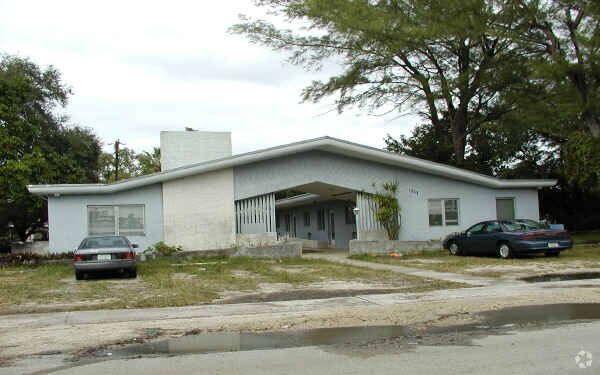 Primary Photo - 1217 NE 127th St