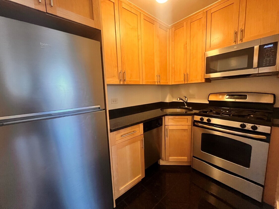 Building Photo - 435 E 79th St