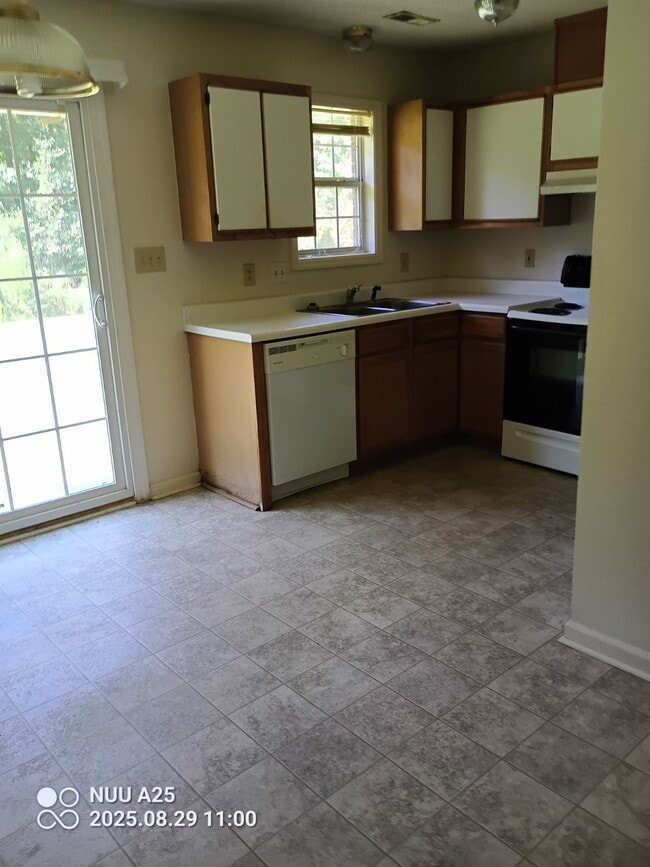 Building Photo - 739 NC-24