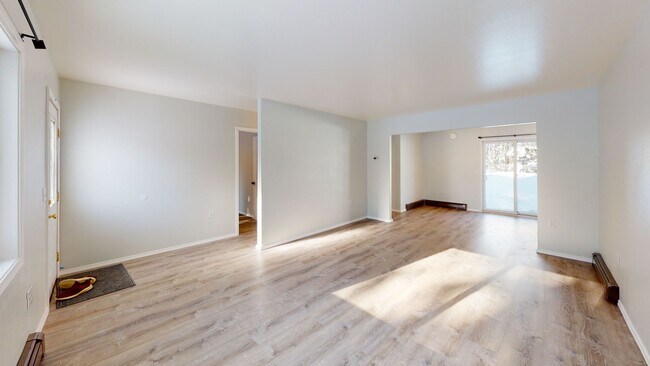 Building Photo - Storey Dr 3246-JC