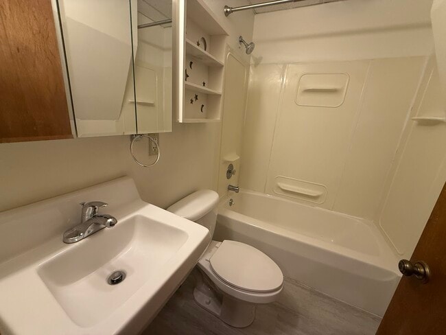 Building Photo - 110 Janesville St