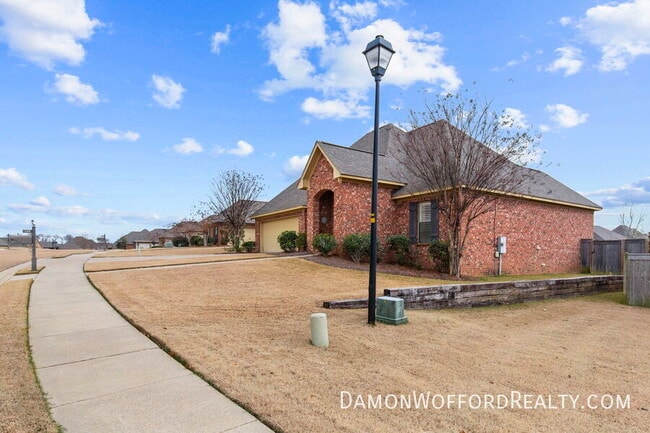 Building Photo - 103 Kempen Ln
