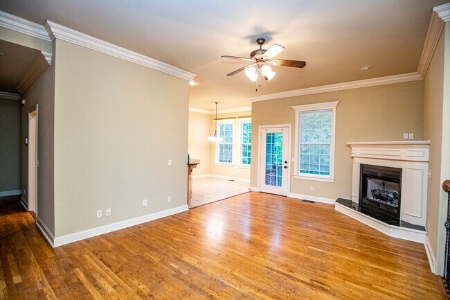 Building Photo - ***605 Tunbridge Drive***