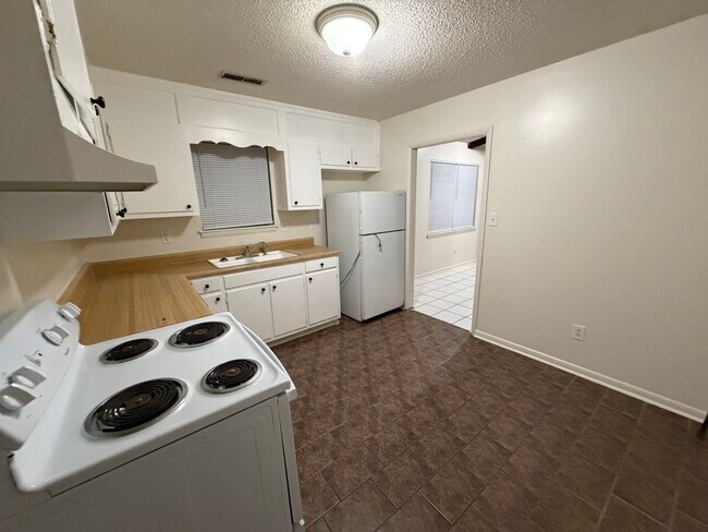 Foto del edificio - 22173 Ewell St