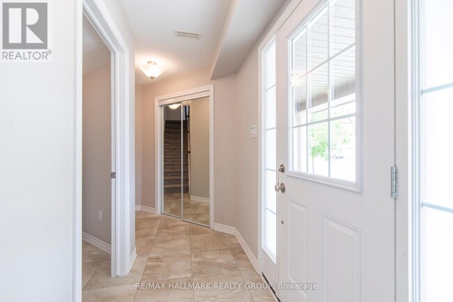 Building Photo - 799 Mayfly Cres