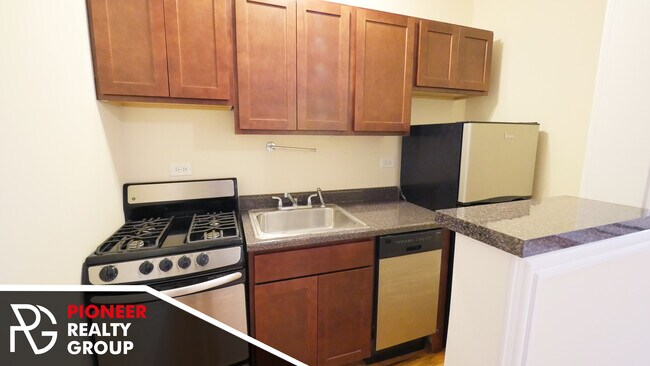 Foto del edificio - 818 W Diversey Pkwy