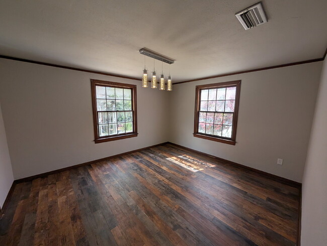 Building Photo - Charming 3-Bedroom recently remodeled home...