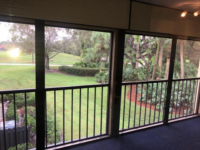 Hermosa vista privada desde el patio cubierto - 3930 SW Greenwood Way