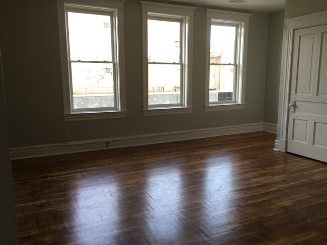 Building Photo - 3612-14 Hartford