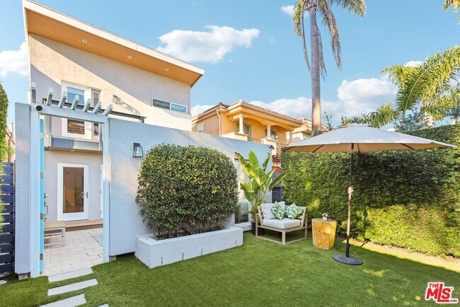 Foto del edificio - 665 Washington Blvd