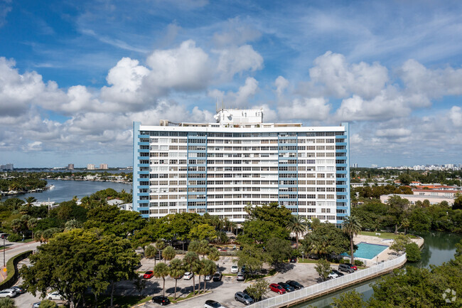 Foto del edificio - Parkview Point Condos