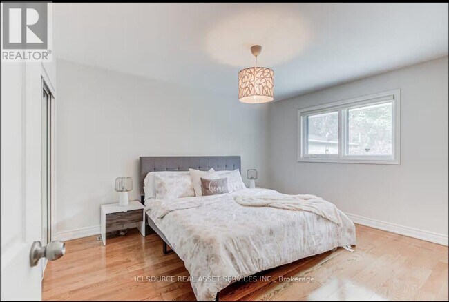 Building Photo - 96 Wyndcliff Crescent