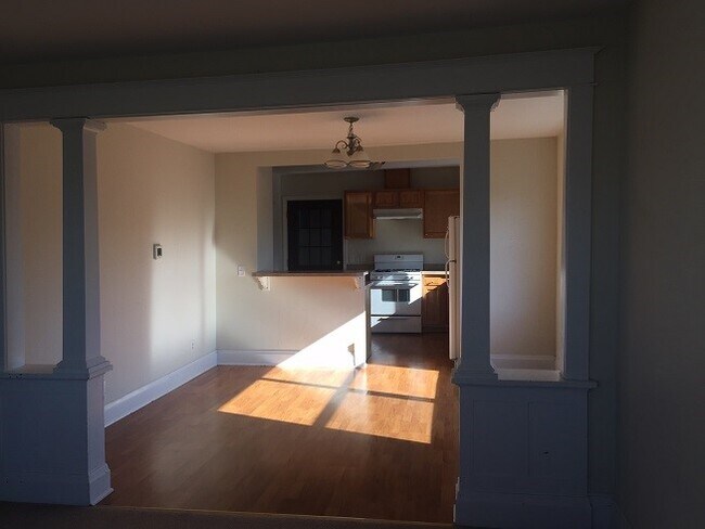 Living & Dining - 162 Main St