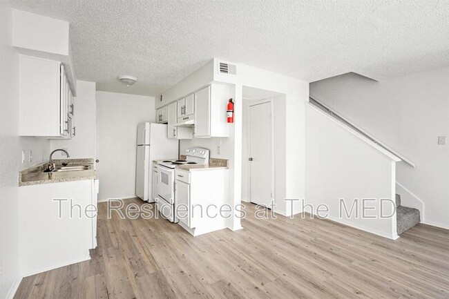 Building Photo - 2111 Holly Hall St