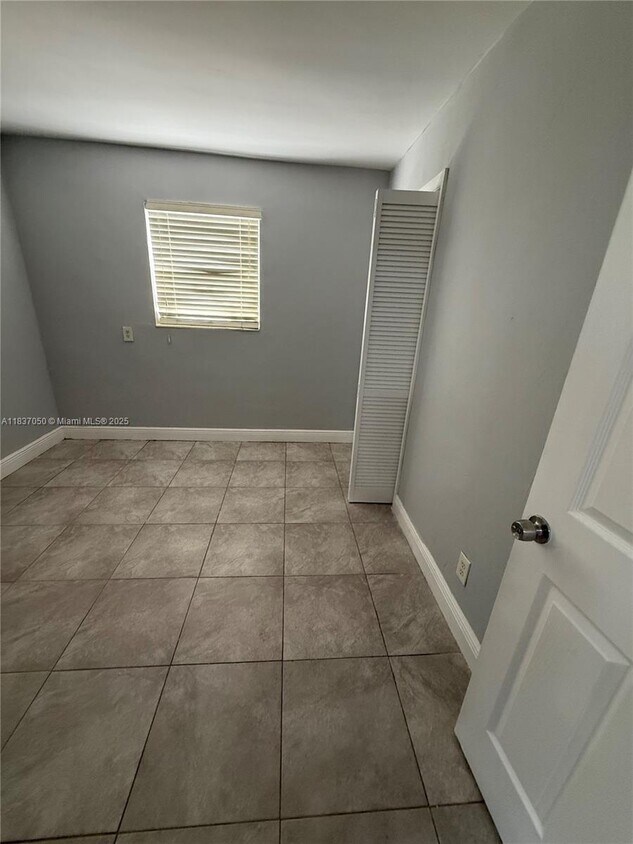 Foto principal - 4680 SW 33rd Ave