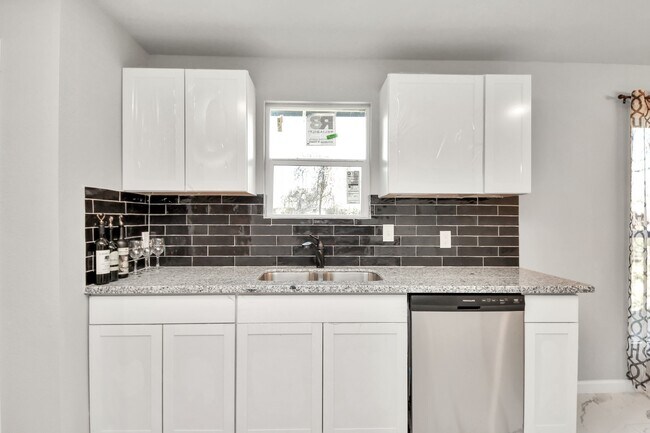 Building Photo - 15123 Kaler Rd