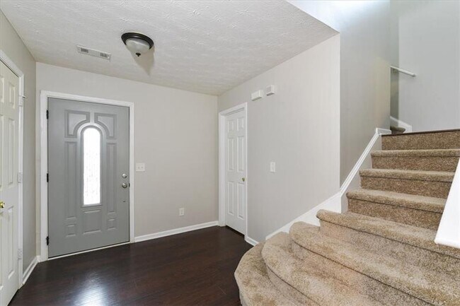 Building Photo - 336 Waterbury Way