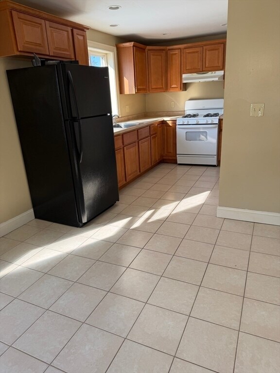 Building Photo - 52 Floral St