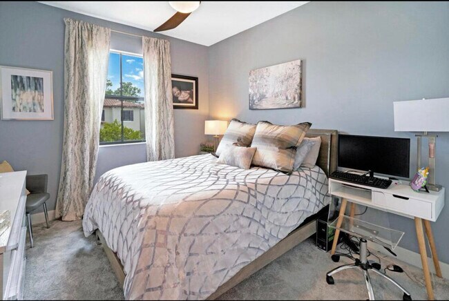 Foto del edificio - 6008 Pine Tree Way