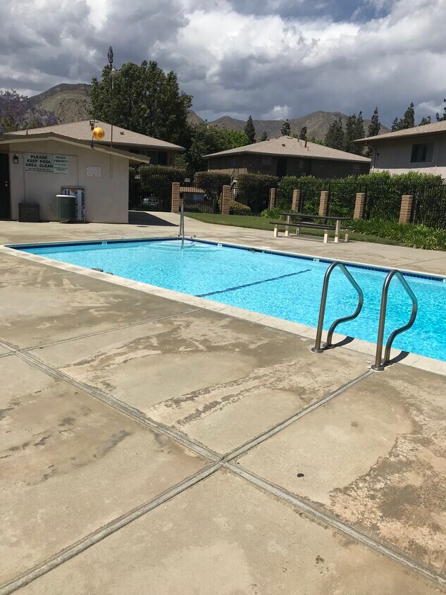 1086 W Calle De Las Estrellas Unit 4, Azusa, CA 91702 Condo for Rent in Azusa, CA