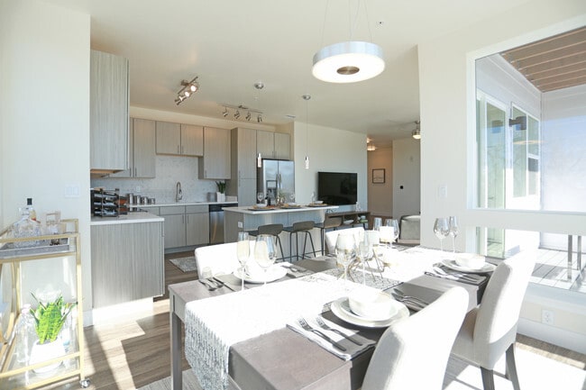 Interior Photo - High Line Pointe