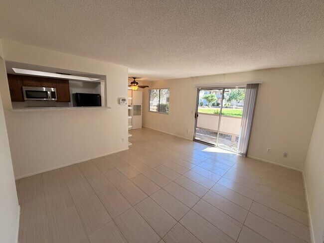 Building Photo - Spacious 2Bdm 2Ba Central Tempe Condo with New Floors!