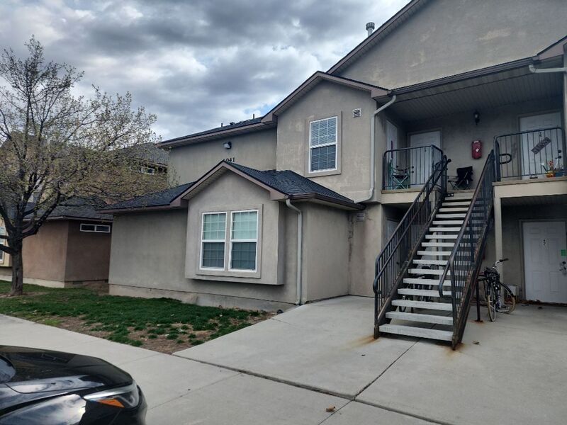 Primary Photo - 1041 W Pine Ave